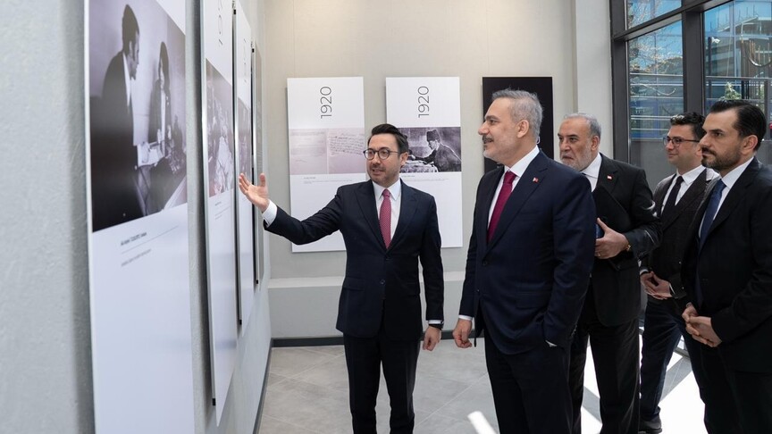 Dışişleri Bakanı Fidan, AA'nın 106 yıllık tarihini anlatan Zamanın Tanığı sergisini ziyaret etti