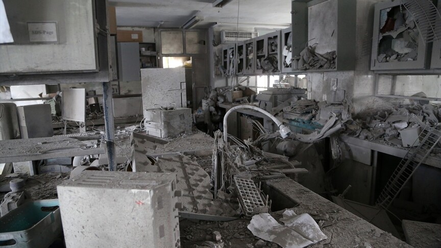 AA ekibi, ABD ve İsrail’in üç kez hedef aldığı İran Pasteur Enstitüsü’ndeki hasarı görüntüledi