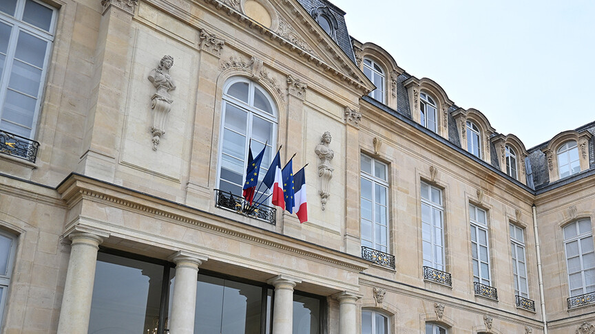 Fransa'da kamu ihalesinde yolsuzluk şüphesiyle yürütülen soruşturmada Elysee Sarayı'nda arama yapıldı