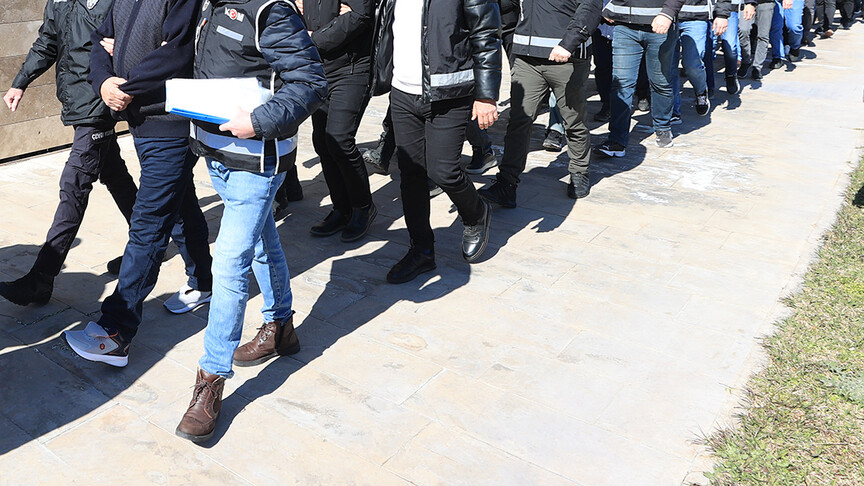 Mersin merkezli 8 ilde düzenlenen FETÖ operasyonunda 43 şüpheli yakalandı