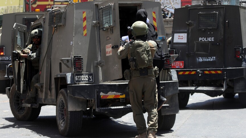 İsrail askerleri Batı Şeria'daki kontrol noktasında 70 Filistinli işçiyi gözaltına aldı