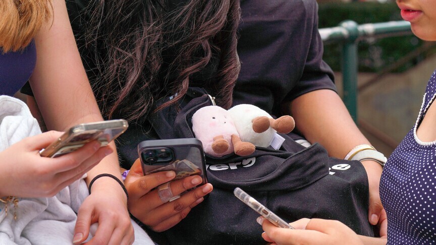 BE ja parashtron masa më të ashpra për sigurinë e fëmijëve online dhe verifikimin e moshës