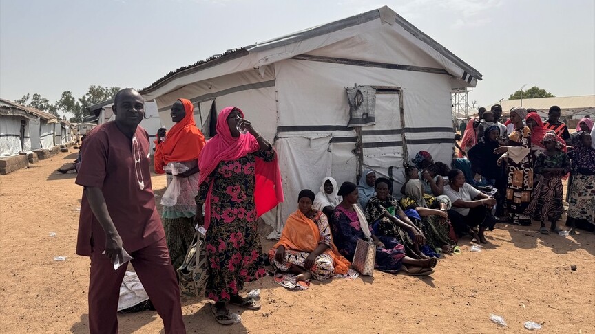 Nijerya'da Boko Haram saldırılarından kaçarak kampa sığınanlar zor şartlarda hayatlarını sürdürüyor