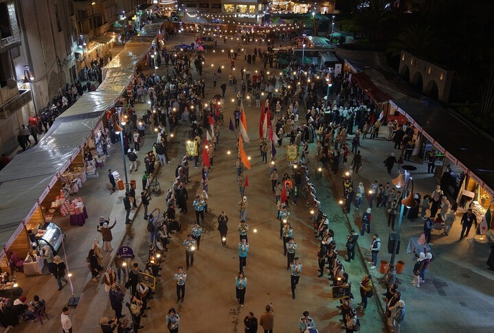 Jeta po rikthehet në Siri  qytetarët në Homs marrin pjesë në festival