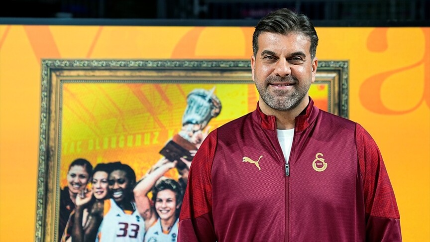 Galatasaray Kadın Basketbol Takımı'nın Başantrenörü Fırat Okul'un