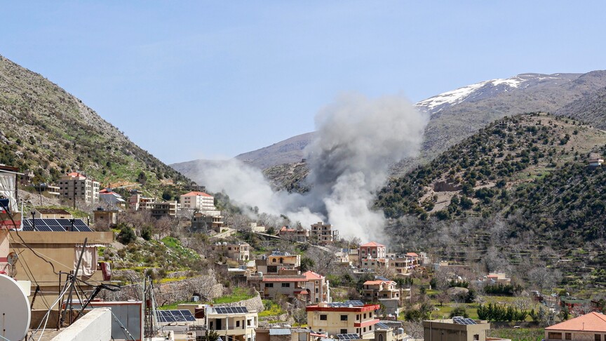 İsrail ordusunun Lübnan'ın güneyinde çevresini hedef aldığı hastanede hasar oluştu