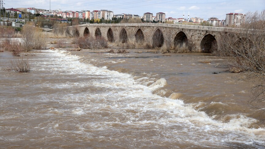 Türkiye'nin en uzun nehri Kızılırmak'ın debisi son 10 yılın zirvesinde