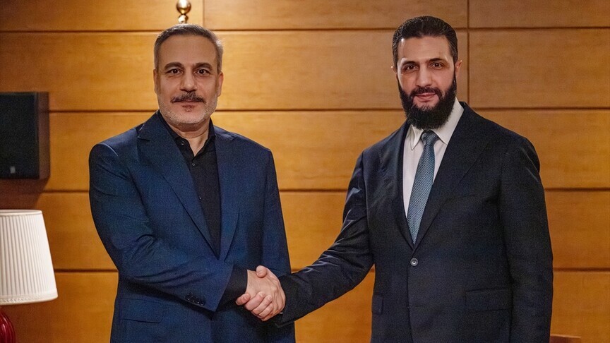 Ministri i Jashtëm i Turqisë takohet me presidentin sirian në Antalya