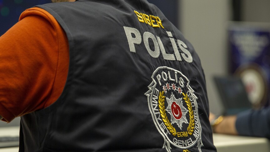 Türk bayrağına saygısızlık yapan şüpheli hakkında adli işlem başlatıldı