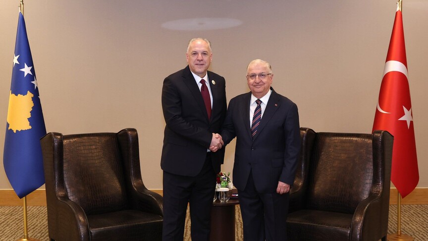 Ministri turk i Mbrojtjes Guler zhvillon takime në kuadër të Forumit të Diplomacisë në Antalya
