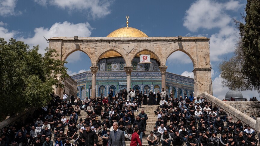 Policia izraelite ndalon imamin e Al Aksës në Kuds të hyjë në xhami për namazin e xhumasë