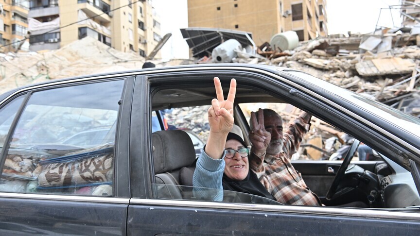 Dhjetëra mijëra libanezë të zhvendosur kthehen në jug dhe në periferitë e Bejrutit pas armëpushimit