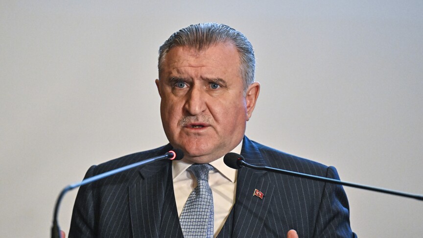 Bakan tebrikler Fenerbahçe Opet ve Galatasaray