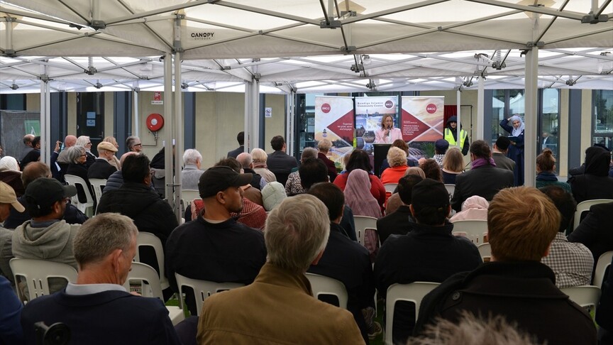 Avustralya'da İslam karşıtlarının hedefindeki Bendigo Camisi törenle ibadete açıldı