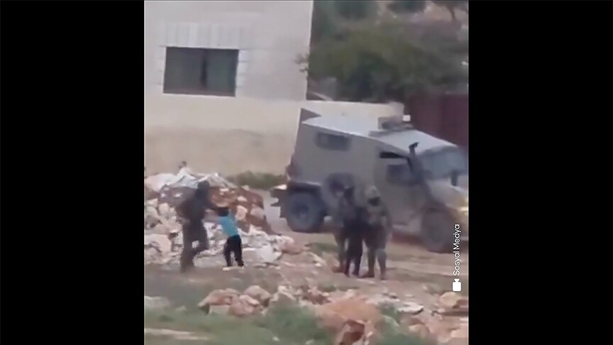 Batı Şeria’da İsrail askerlerinin Filistinli çocuğa şiddeti kameraya yansıdı