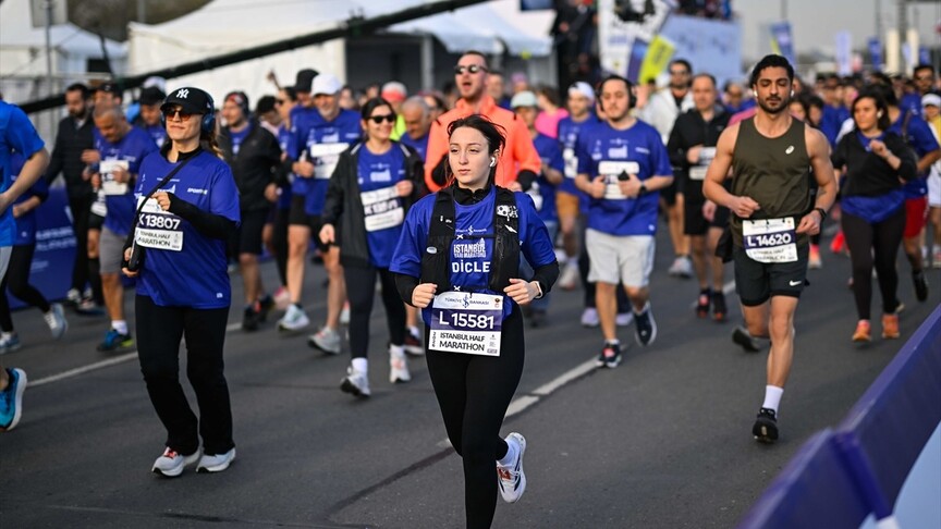 Türkiye İş Bankası 21. İstanbul Yarı Maratonu'nu verilen startla başladı
