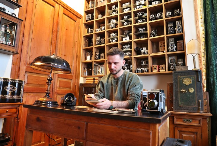 Fotografi Suleyman për 6 vjet koleksionoi rreth 150 kamera të vjetra