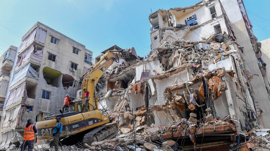 İsrail, Lübnan'ın güneyinde işgal ettiği beldelerde evleri yıkmaya devam ediyor