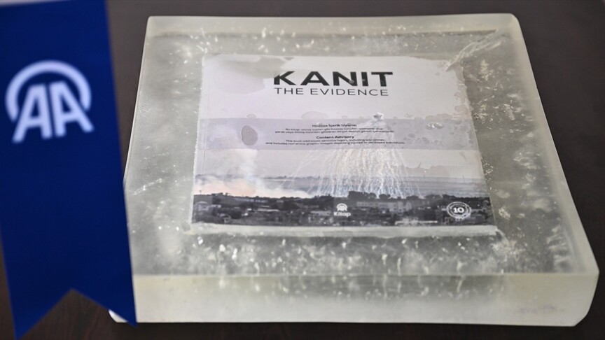 AA'nın Gazze'deki soykırımı anlatan "Kanıt" kitabı, asırlarca korunacak zaman kapsüllerine alındı