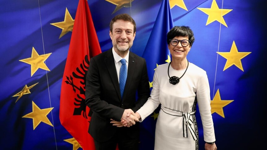 Ministri Hoxha takon komisioneren Kos  Rruga e Shqipërisë drejt BE së bazohet në angazhime të forta