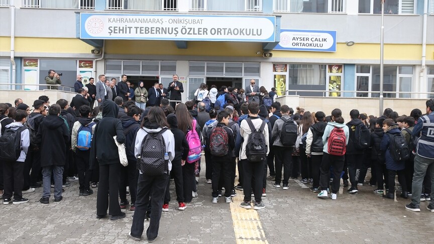 Ayser Çalık Ortaokulu öğrencileri farklı okul binasında eğitime yeniden başladı