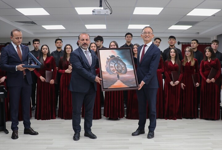 Çin Halk Cumhuriyeti Ankara Büyükelçisi Jiang Xuebin, Van'da ziyaretlerde bulundu