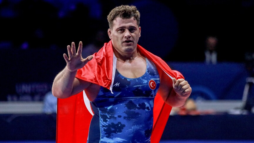 Milli sporcu Rıza Kayaalp, Avrupa şampiyonalarında 13 altın madalya kazanan ilk güreşçi oldu