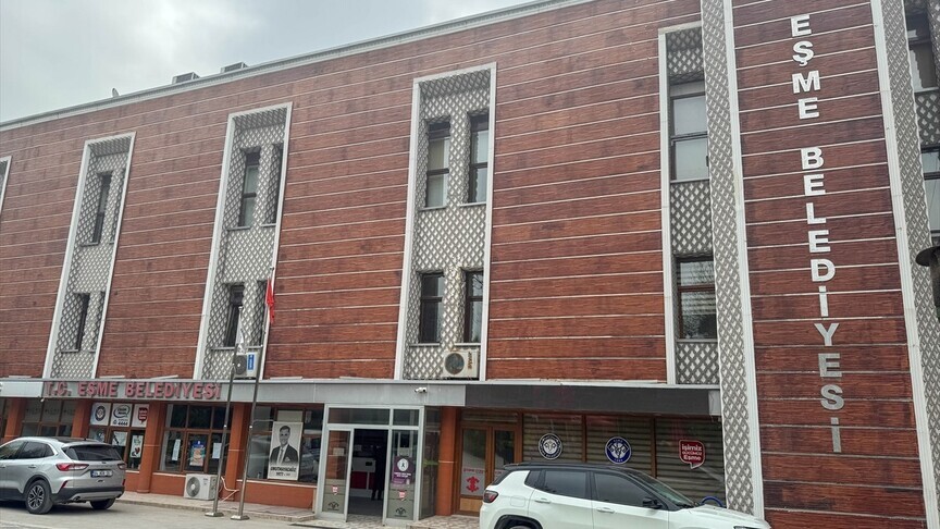 Eşme Belediye Başkanı Tozan ve 2 belediye çalışanı "irtikap" soruşturmasında tutuklandı