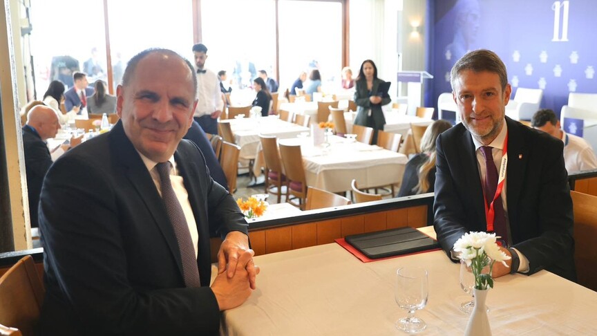 Ministri Hoxha takon homologun grek  Mirëpresim angazhimin e Greqisë që zgjerimi i BE së të mbetet përparësi kyçe