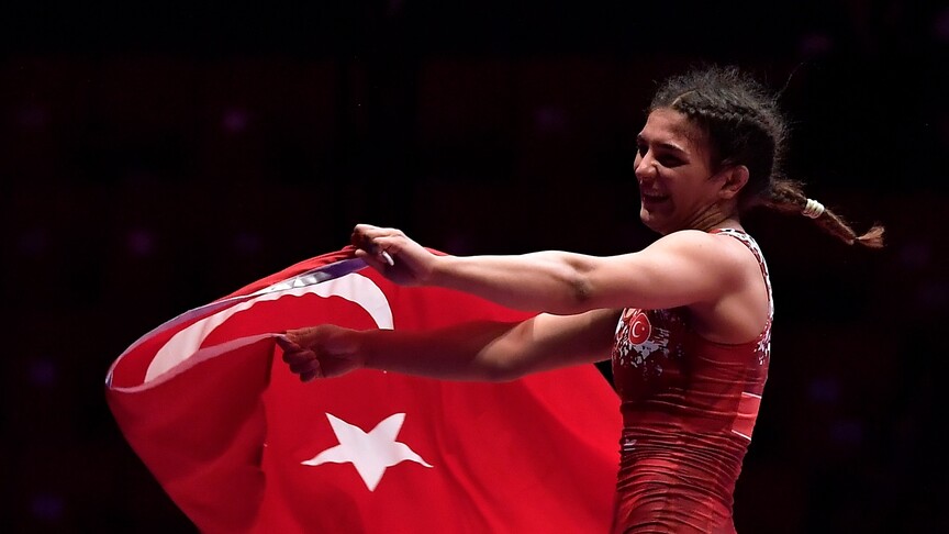 Milli sporcu Nesrin Baş, Avrupa Güreş Şampiyonası'nda kadınlar 68 kiloda altın madalya kazandı