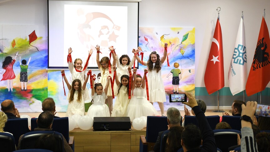 Shqipëri  institucionet turke shënojnë Ditën e Sovranitetit Kombëtar dhe Fëmijëve