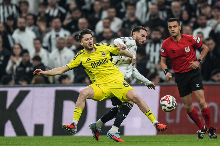 Beşiktaş-Fenerbahçe maçında karaborsa bilet satıldığı iddiasıyla yakalanan zanlılardan 5'i tutuklandı