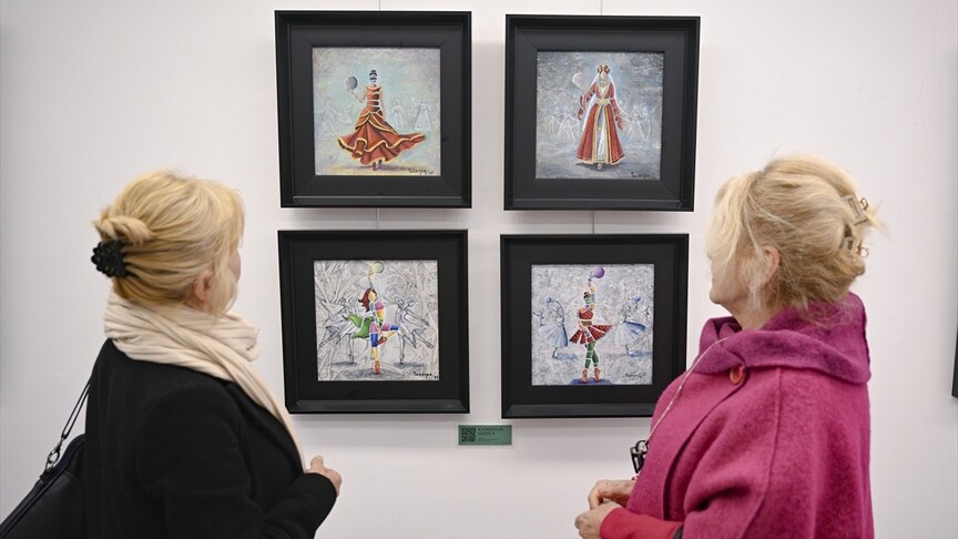 Ressam Nazende Yücel'in "Yediveren Kadınlar" sergisi Ankara'da açıldı