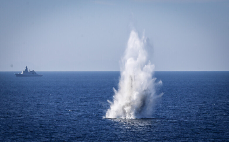 Axios  Irani vendos mina të reja në Ngushticën e Hormuzit