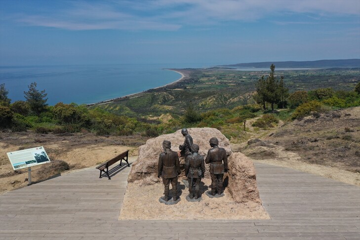 Çanakkale'de harp muhabirleri cephe gerisinde tarihe not düştü