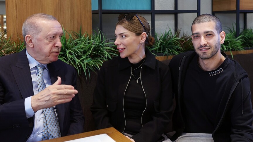 Erdoğan Beyoğlu'davatandaşlarla kafe sohbeti