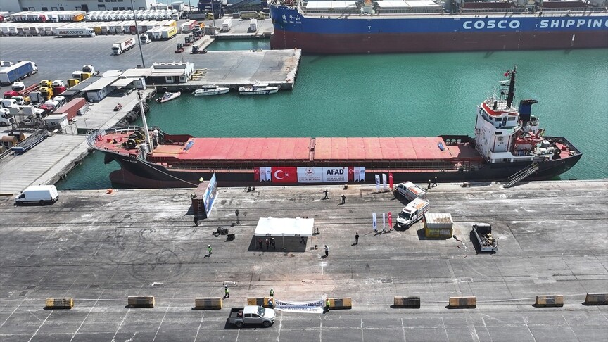 Lübnan'a insani yardım ulaştıracak 