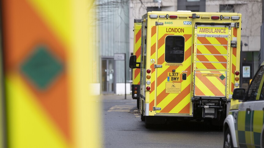 İngiltere'de hastaneler personel açığı nedeniyle hemşireleri doktorların yerine kullanıyor