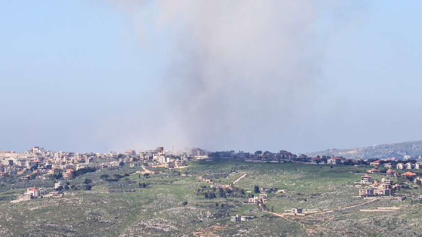 İsrail ordusu Lübnan'ın güneyinde işgal ettiği bölgelerde evleri yıkmaya devam ediyor