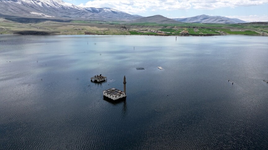 Gümüşören Barajı'nda eski yerleşim yerleri yeniden sular altında kaldı