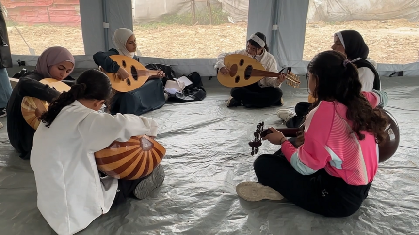 Gazze'de yüreklerine derin acılar kazınan çocuklar, sanatın iyileştirici gücüne sığınıyor