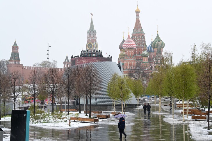 Moskova bölgesinde kar yağışı hayatı olumsuz etkiledi