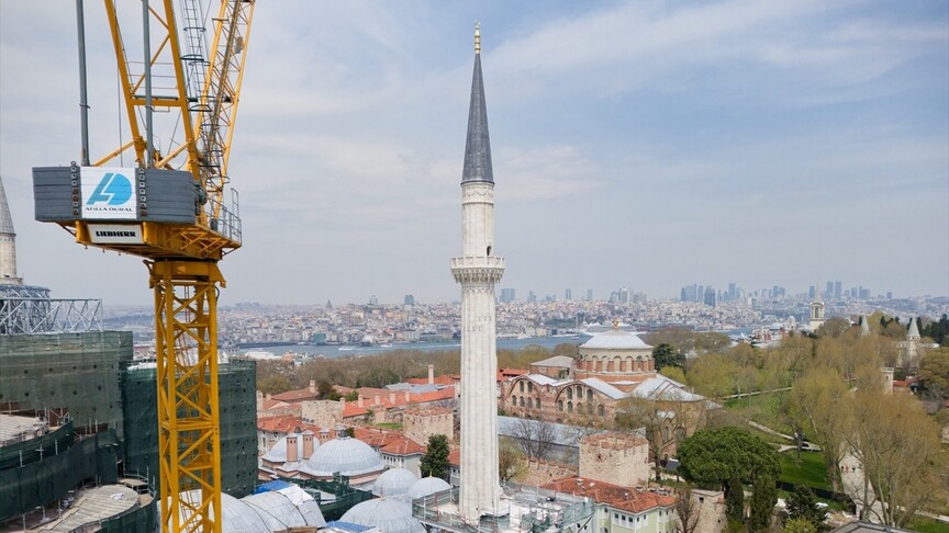 Ayasofya-i Kebir Camii'nin kuzeydoğu minaresinde restorasyon tamamlandı