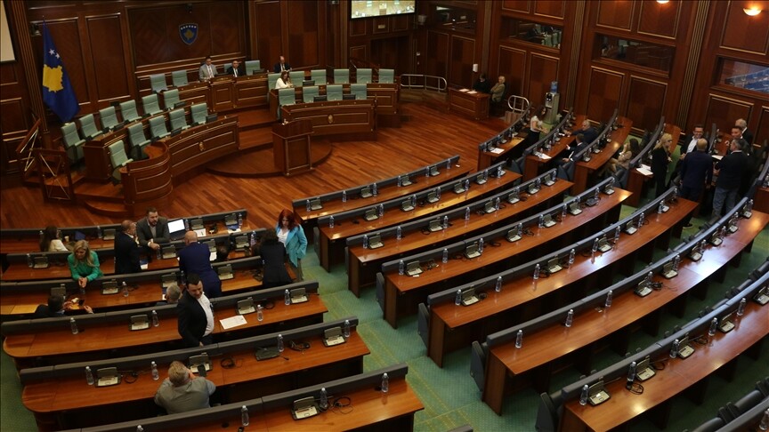Kosovë  opozita vazhdon bojkotin e seancës për presidentin pak orë deri në skadimin e afatit kushtetues