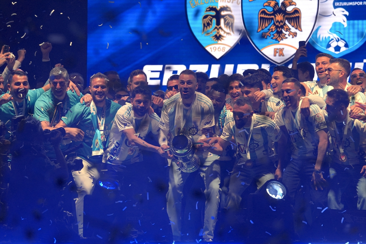 Erzurumspor, bitime 2 hafta kala şampiyonluğunu ilan etti: Kupa ve madalyalar sahiplerini buldu — image 4