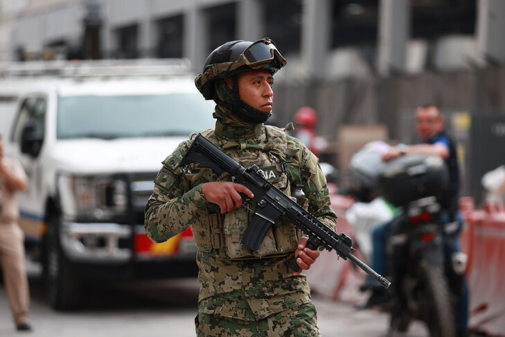 Meksika vendos 130 mijë trupa pas arrestimit të udhëheqësit të kartelit dhe strategut të tij financiar