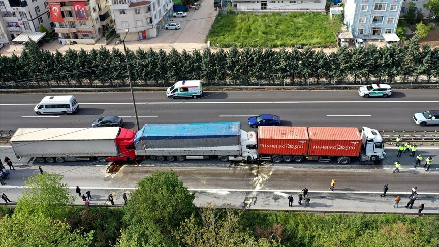 Anadolu Otoyolu'nda zincirleme kaza nedeniyle Ankara istikametinde ulaşım aksadı