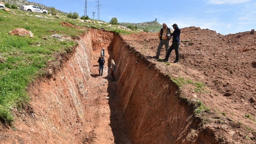 Kazılan hendeklerle Cizre Fay Hattı'nın deprem üretme potansiyeli belirleniyor