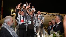 İsrail saldırısında alıkonulan Küresel Sumud Filosu aktivistleri Türkiye'ye getirildi