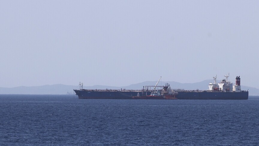 Supertankeri iranian me naftë në vlerë prej 220 milionë dollarësh  shmang  bllokadën amerikane